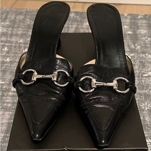 GUCCI Black Poiny Mule
